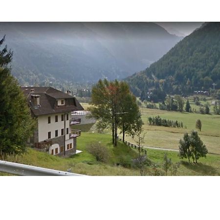 Grande Casa Di Famiglia Lejlighed Temù Eksteriør billede