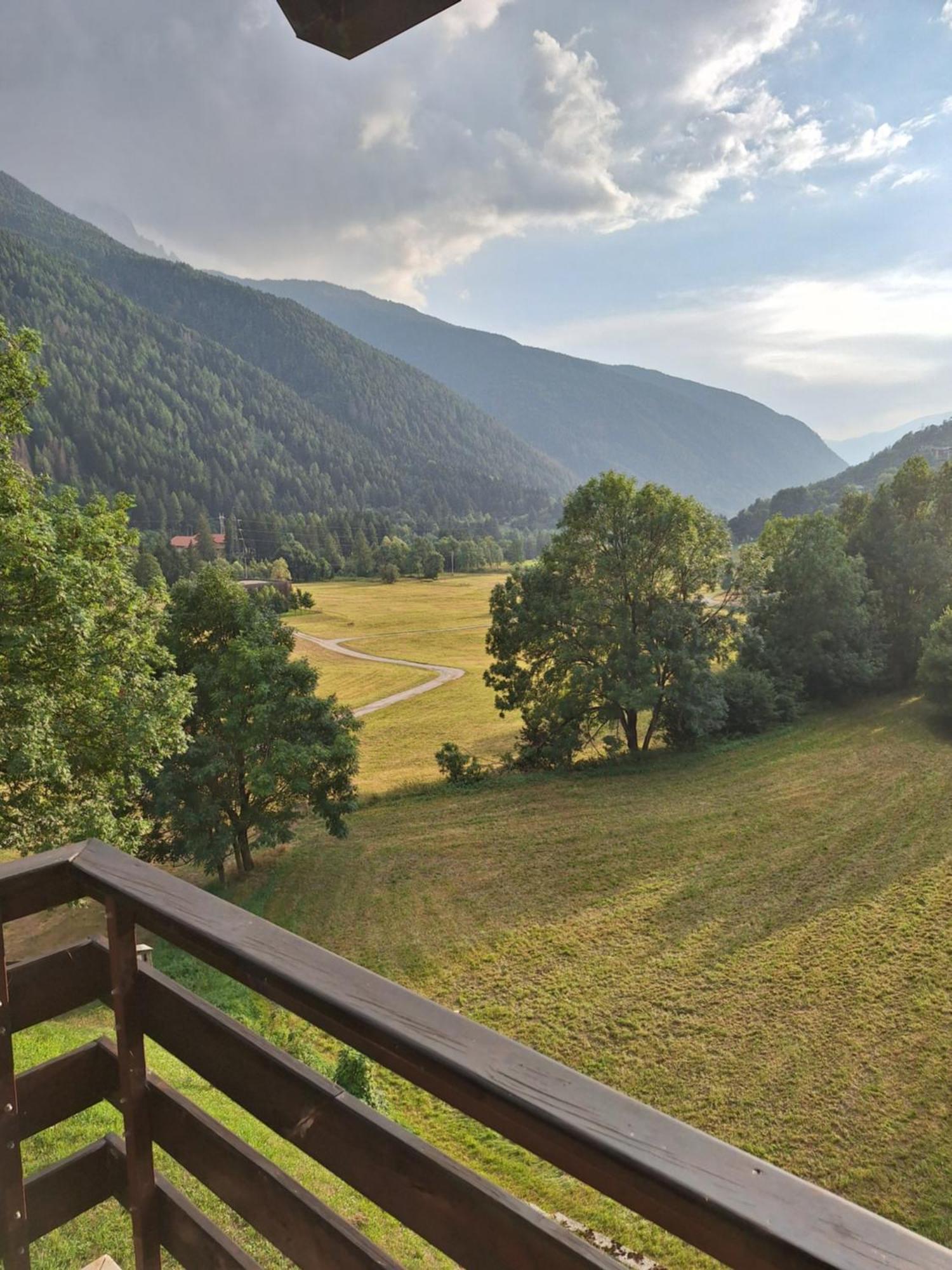 Grande Casa Di Famiglia Lejlighed Temù Eksteriør billede