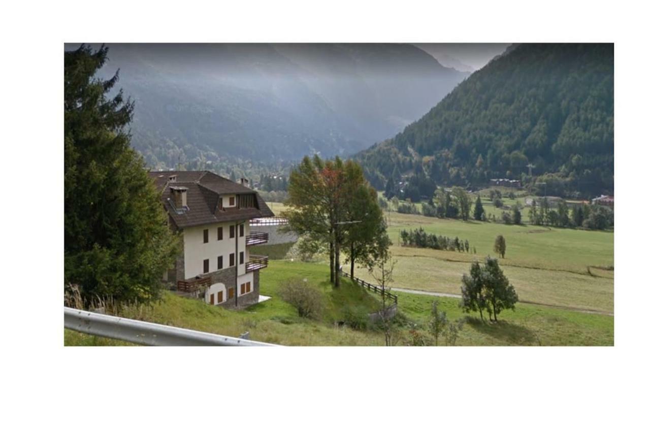 Grande Casa Di Famiglia Lejlighed Temù Eksteriør billede