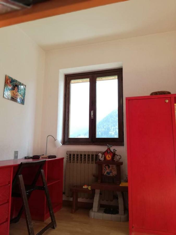 Grande Casa Di Famiglia Lejlighed Temù Eksteriør billede