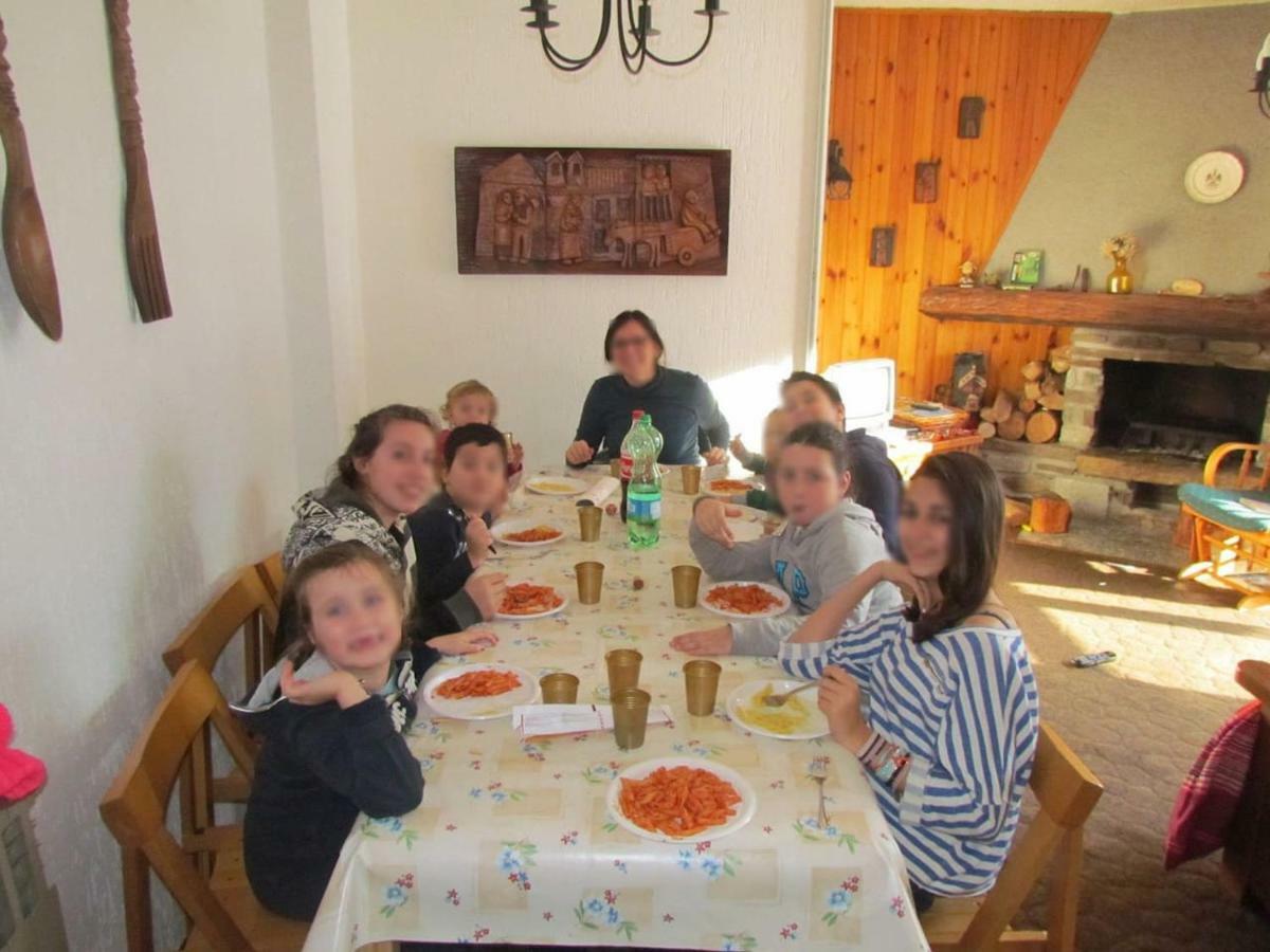 Grande Casa Di Famiglia Lejlighed Temù Eksteriør billede